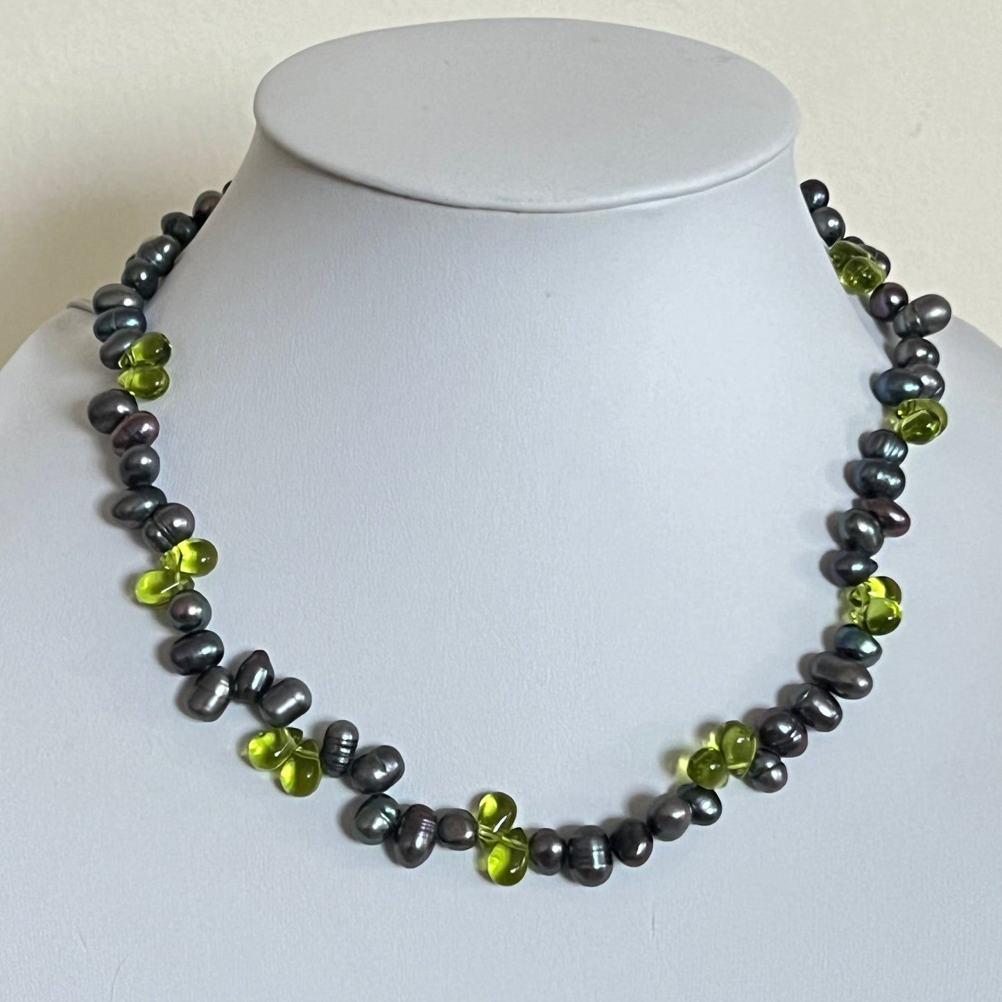 Natural fresh water pearl with green crystal necklace