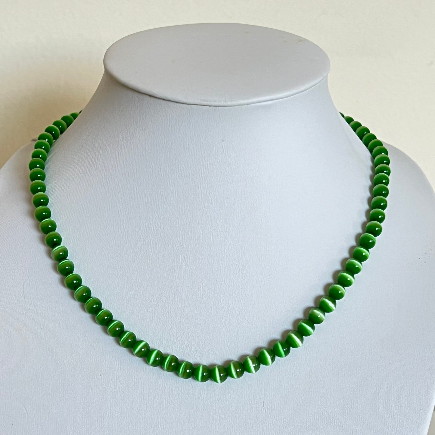 Green cat eyes necklace