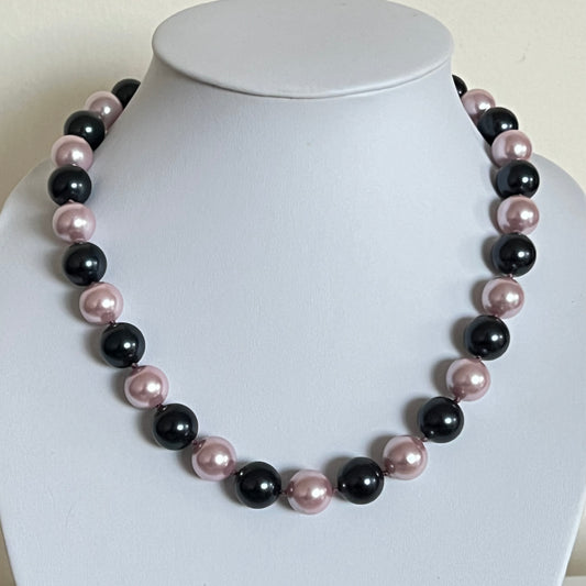 Round Mother-of-pearl necklace