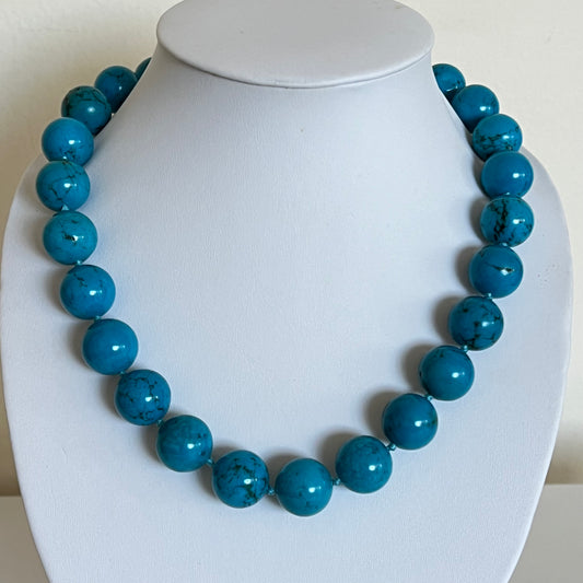 Round shape turquoise necklace