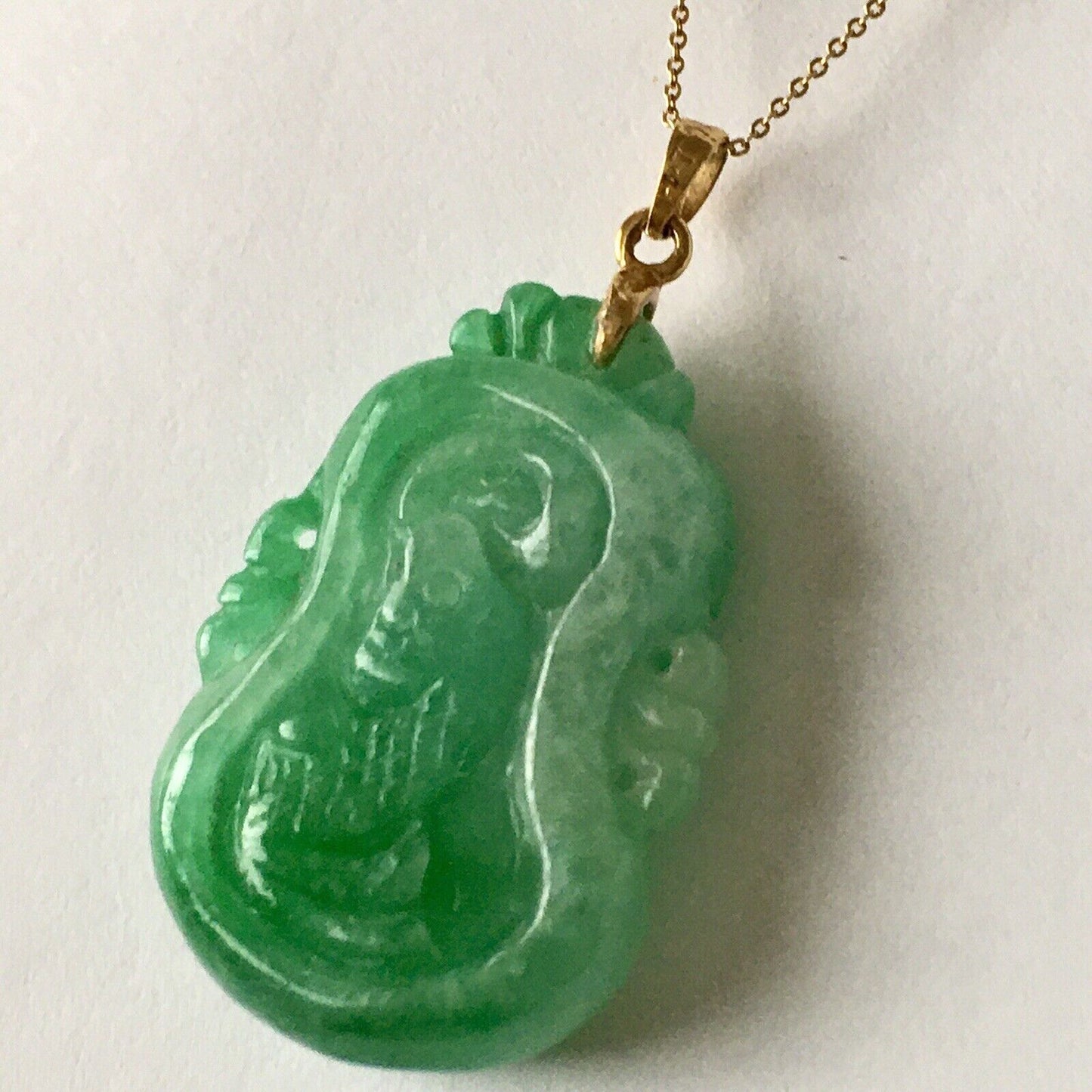 18k Solid Yellow Gold Green Jade Pendant Hand carved Good Luck Fish Gourd 7.7g