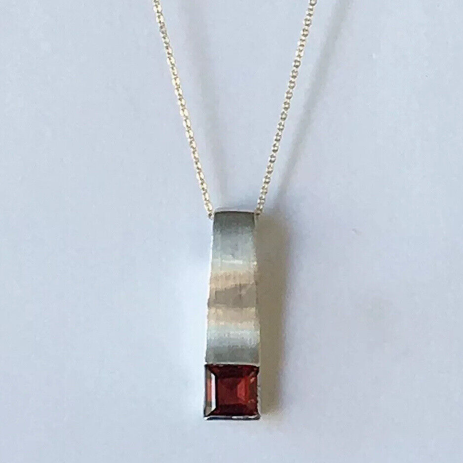 P-0780 New 14k Solid White Gold W/G Red Garnet Pendant