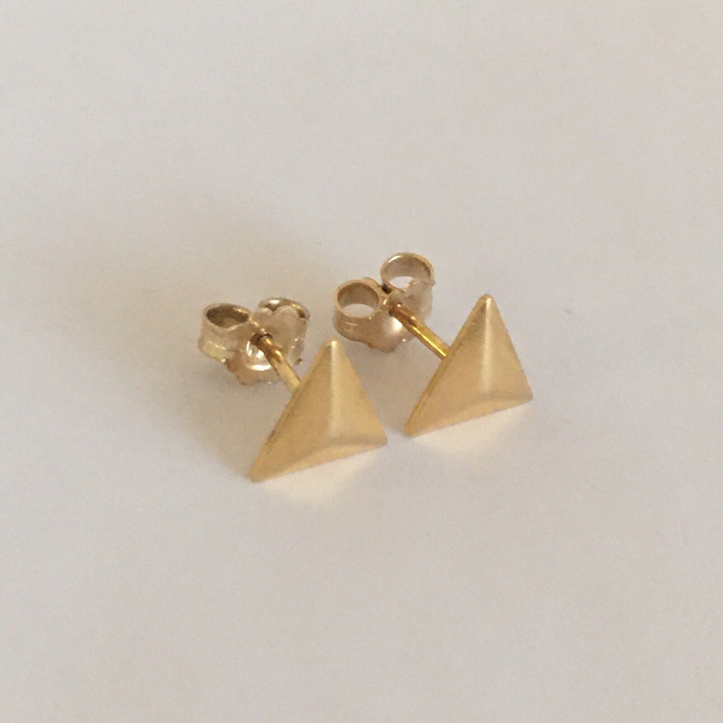 P-0360, New 14k Yellow Gold Earrings Studs Unique Triangle Design